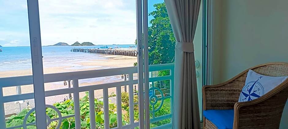 Baan Sattahip by the sea
