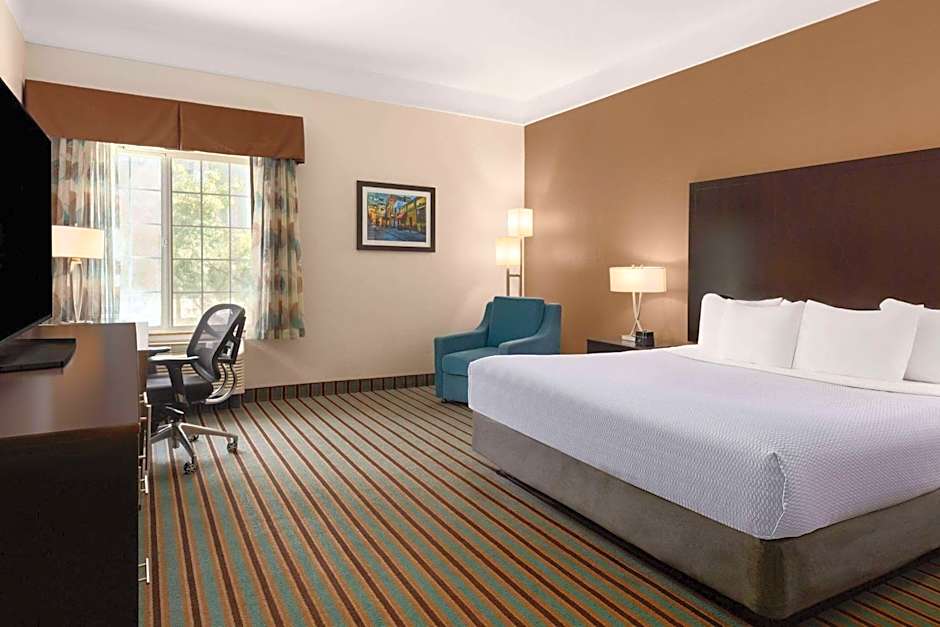 La Quinta Inn & Suites by Wyndham Bakersfield North