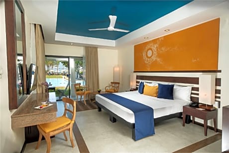 Superior Pool Access Room