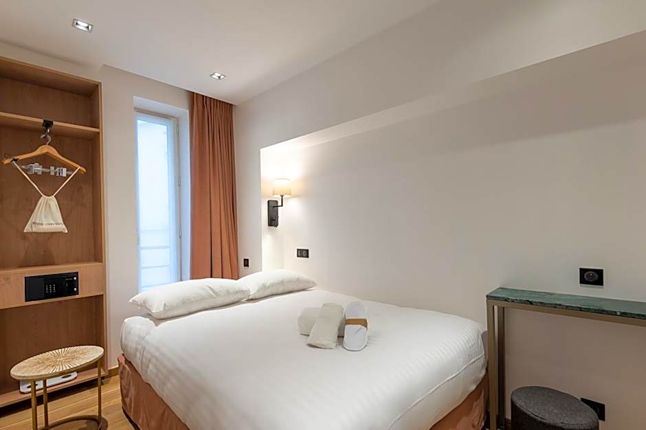 HOTEL AU COEUR DE REPUBLIQUE