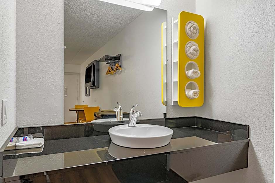 Days Inn by Wyndham Cincinnati I-71