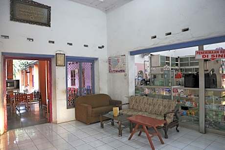 SPOT ON 1972 Aman Family Inn Syariah