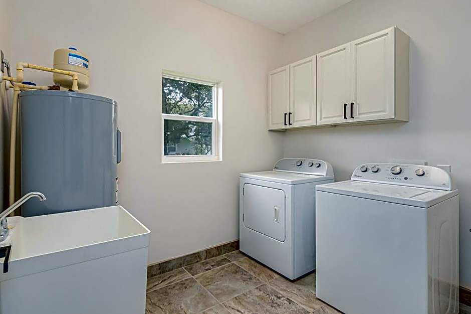 SōLE Suite #1-2 min to BEACH-Patio & Courtyard