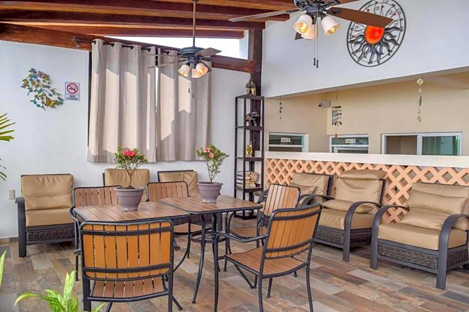 Hotel Bucaneros