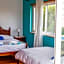 Ericeira Chill Hill Hostel & Private Rooms