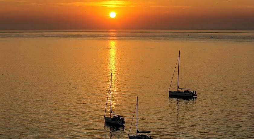 Garden Apartment On The Beach
