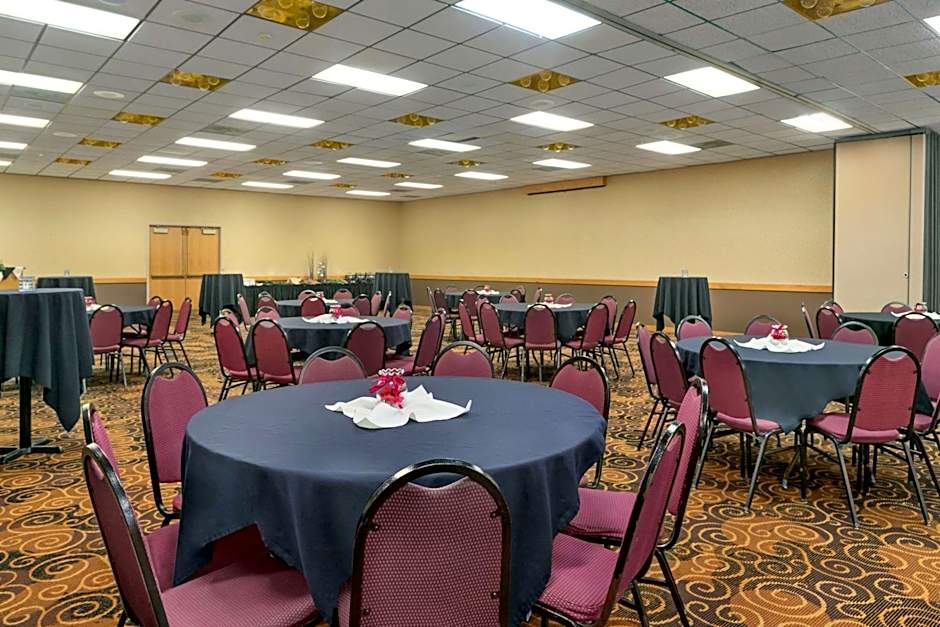 Ramada by Wyndham Bismarck