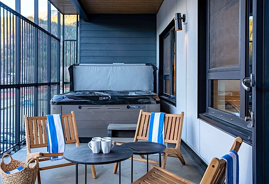 Drop in Condo by Revelstoke Vacations