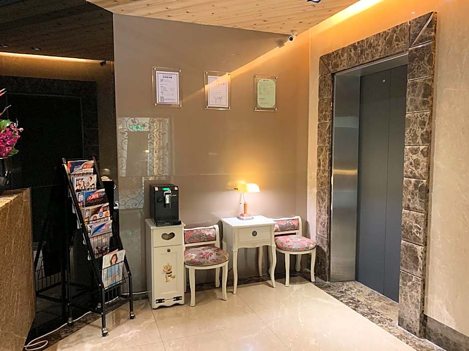 Crystal Business Motel