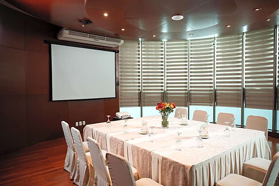 Suites Camino Real