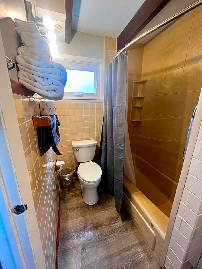 Claddagh Motel & Suites