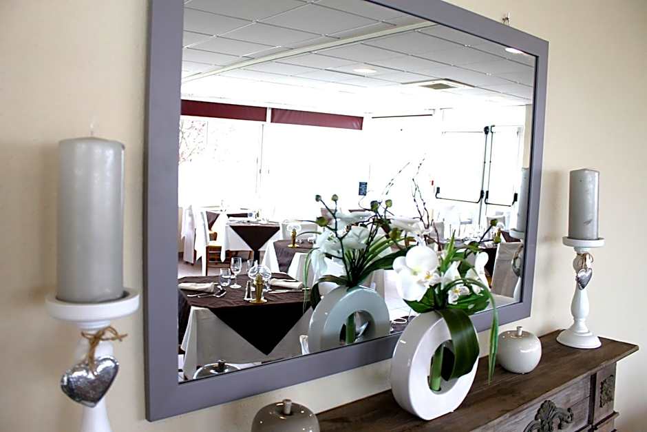 Logis Hôtel - Auberge du Pastel - Hôtel 3 étoiles et Restaurant