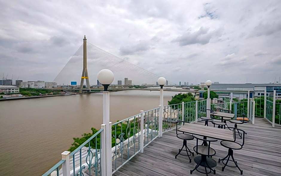 Hiranyakul House Riverside