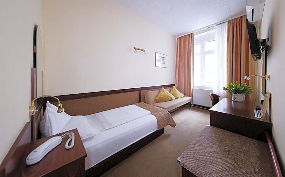Continental Hotel-Pension