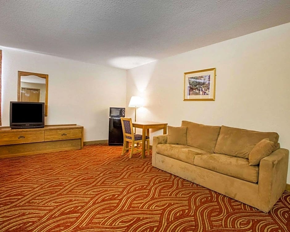 Econo Lodge Inn & Suites Stevens Point