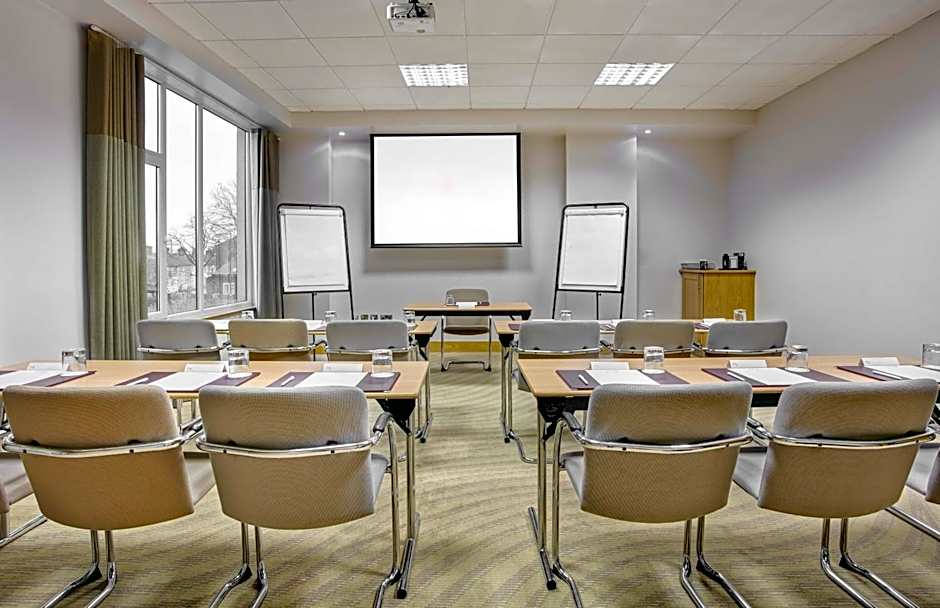 Leonardo Hotel Swindon