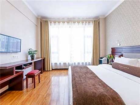 James Joyce Coffetel Dali Erhai Wetland Park