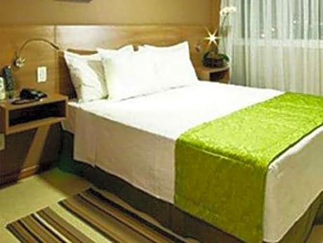 1 Queen Bed, Nonsmoking, Upgrade