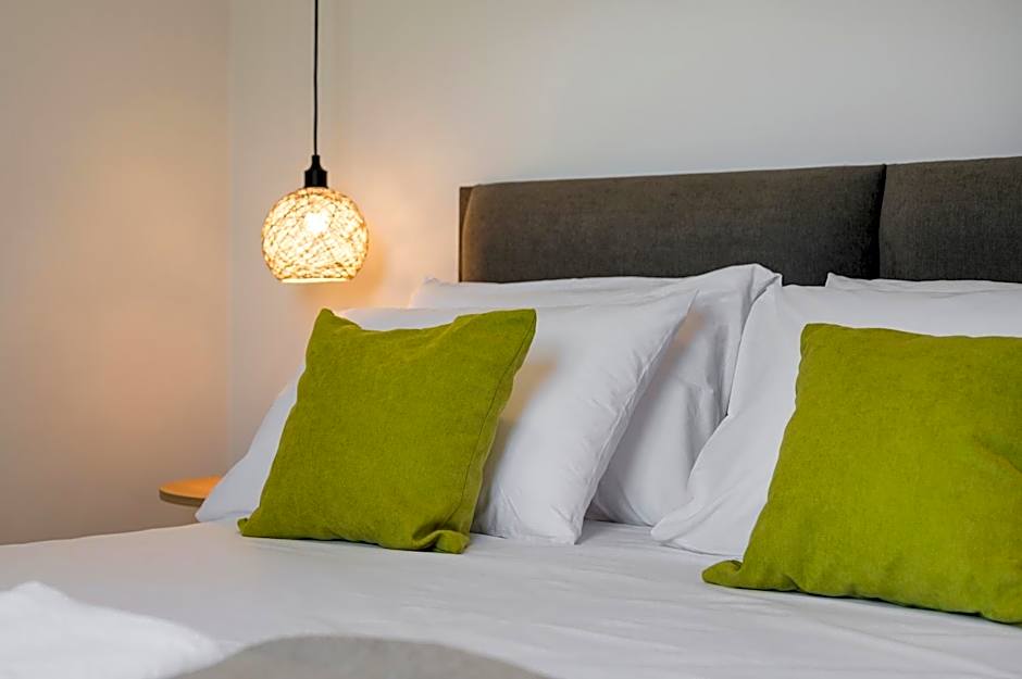 Aegean Breeze Luxury Apartments next to the sea