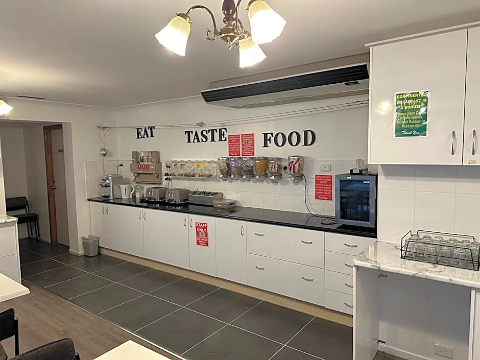 Allan Cunningham Motel