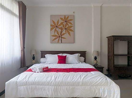 RedDoorz Syariah Plus near Trans Studio Cibubur