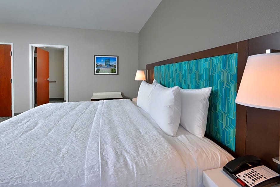 Hampton Inn & Suites Charlotte North I 485