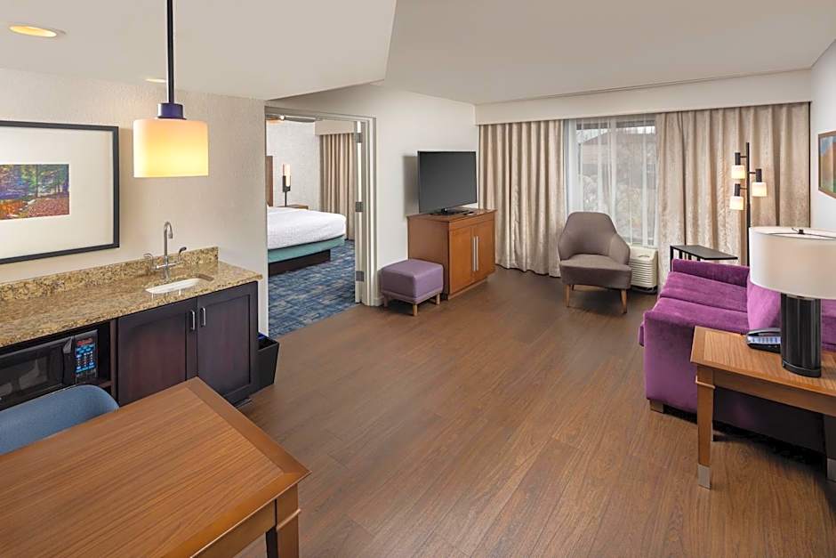 Hampton Inn & Suites Asheville Airport