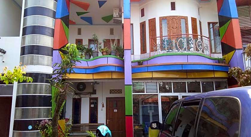 OYO 91601 Double-Degree Syariah (Female & Family)