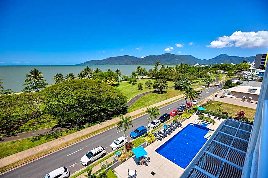 Cairns Harbourside Hotel
