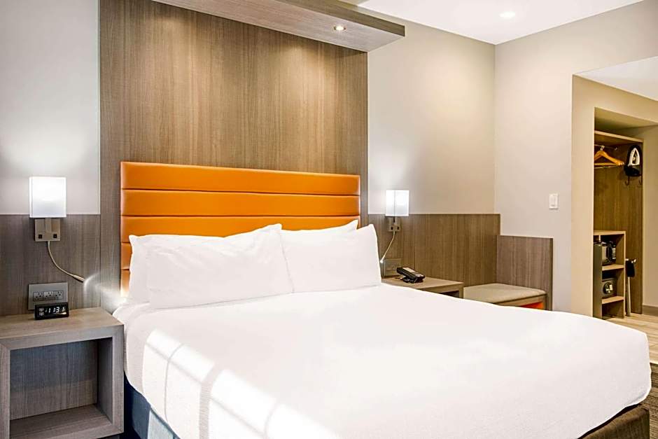 Rodeway Inn Near Melrose Ave