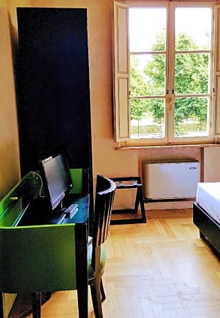 Family Room (2 Adults + 2 Children)