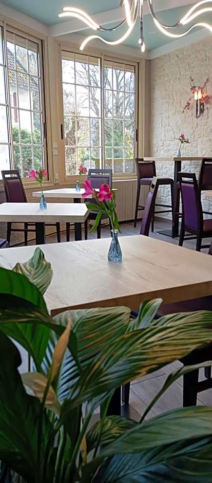 Logis Hôtel Restaurant La Vieille Auberge, Art and Gallery