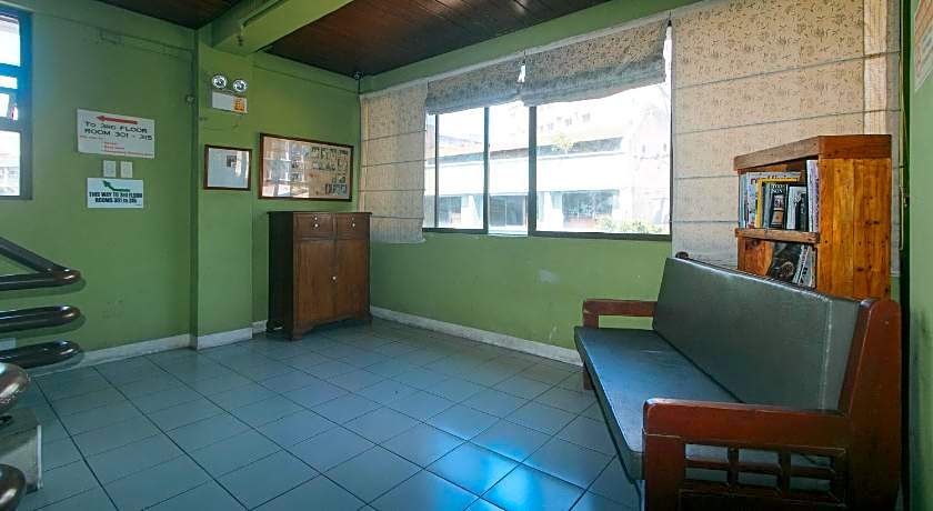 RedDoorz @ Junquera Extension Cebu