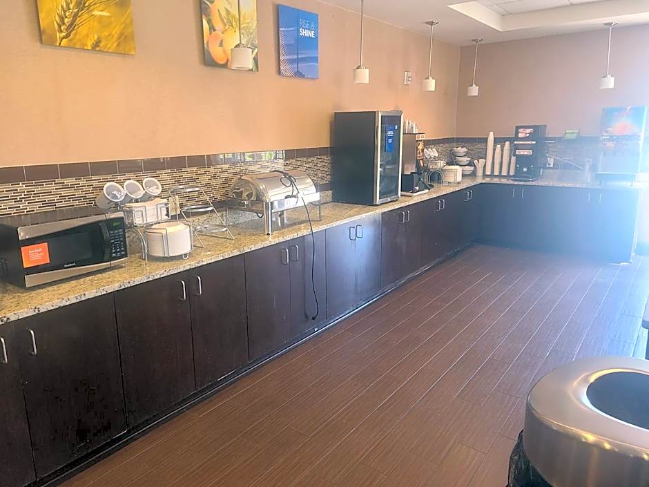 Dothan East Inn & Suites