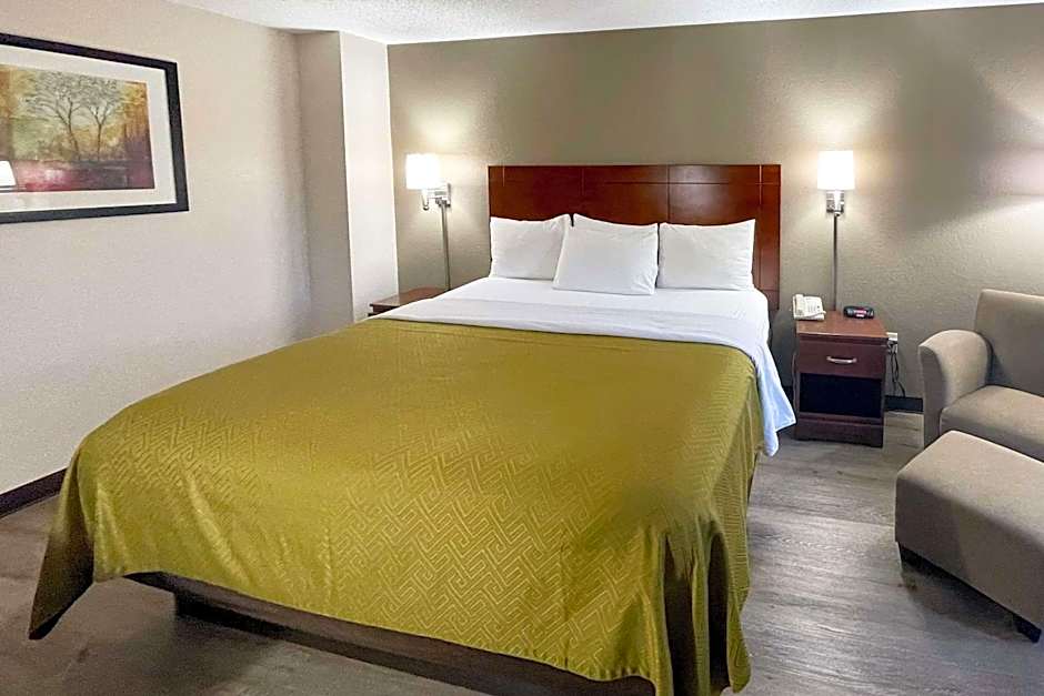 Econo Lodge Cartersville-Emerson Lake Point