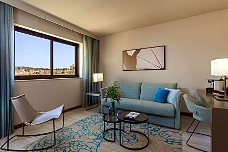 Junior Suite with City View