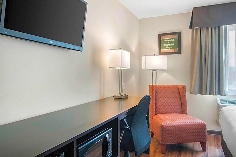Econo Lodge Inn & Suites Springfield Main Street