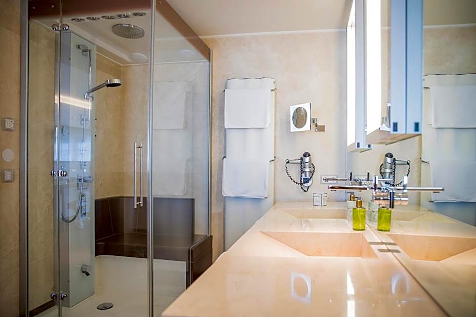 Iris Porsche Hotel & Restaurant