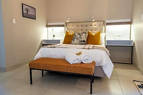 Deluxe Queen Suite