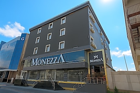 Monezza Hotel