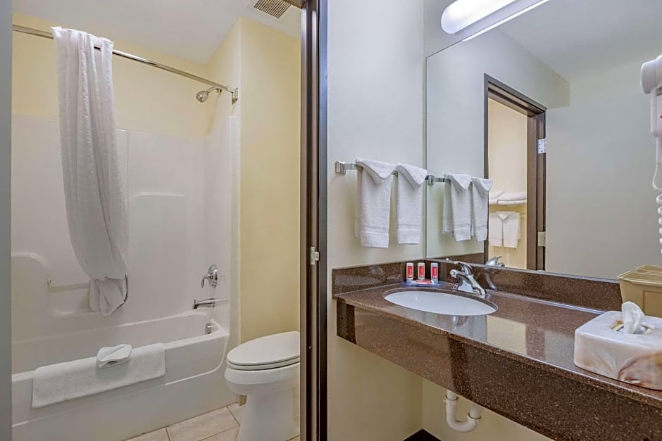 Econo Lodge Inn & Suites Fairgrounds