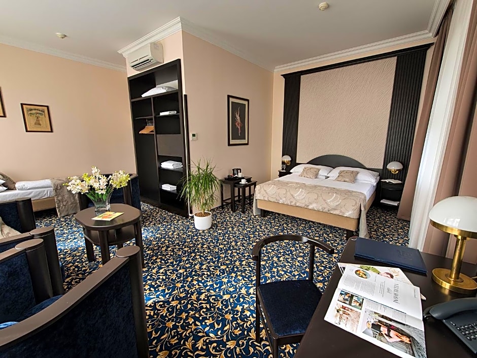 EA Hotel Royal Esprit