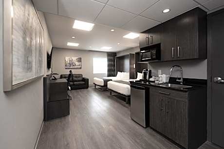 Superior Queen Room with Two Queen Beds (2 Adults + 2 Children)