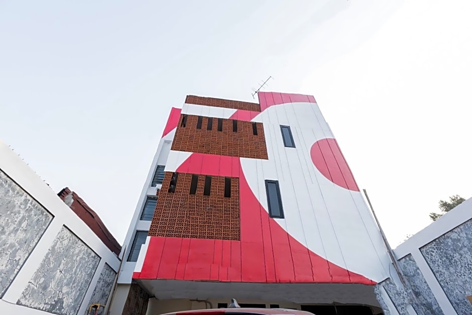 Super OYO 1516 Cemara Gading Syariah