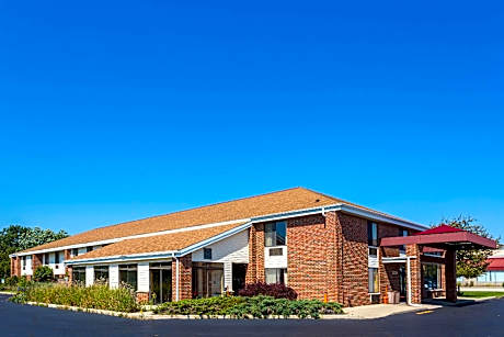 Super 8 by Wyndham Watertown WI