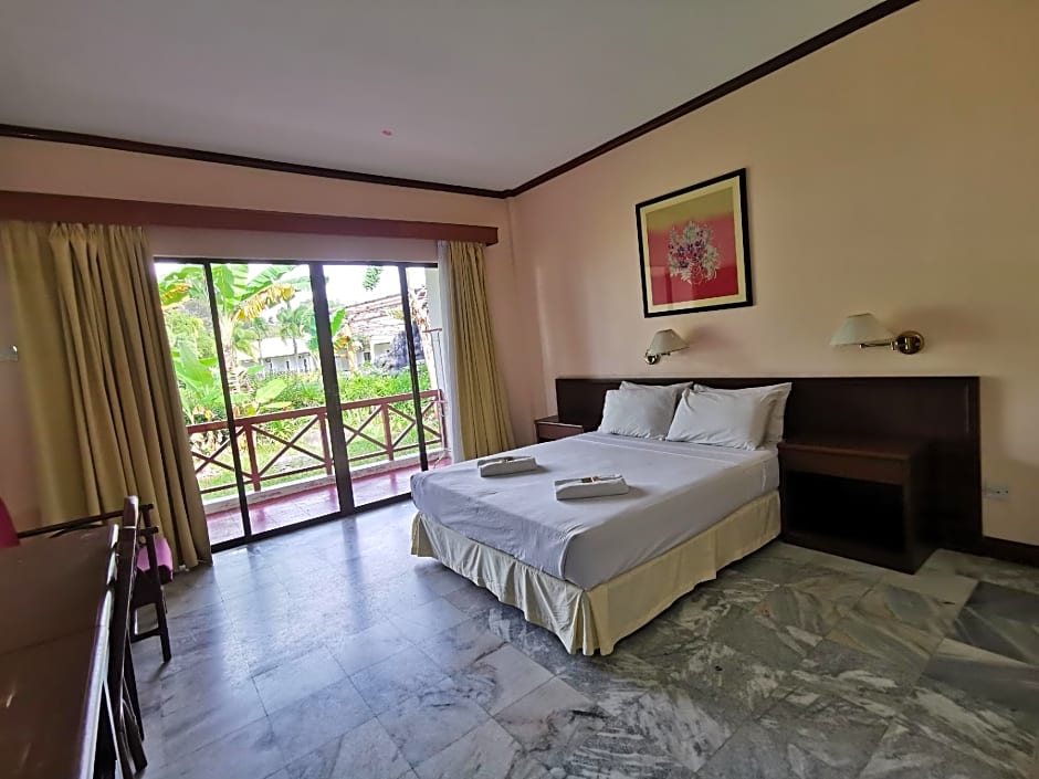 OYO 89972 Borneo Paradise Beach Hotel