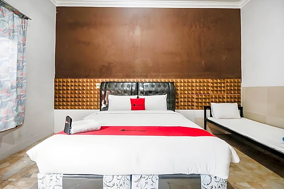 RedDoorz near Millennium ICT Center Medan