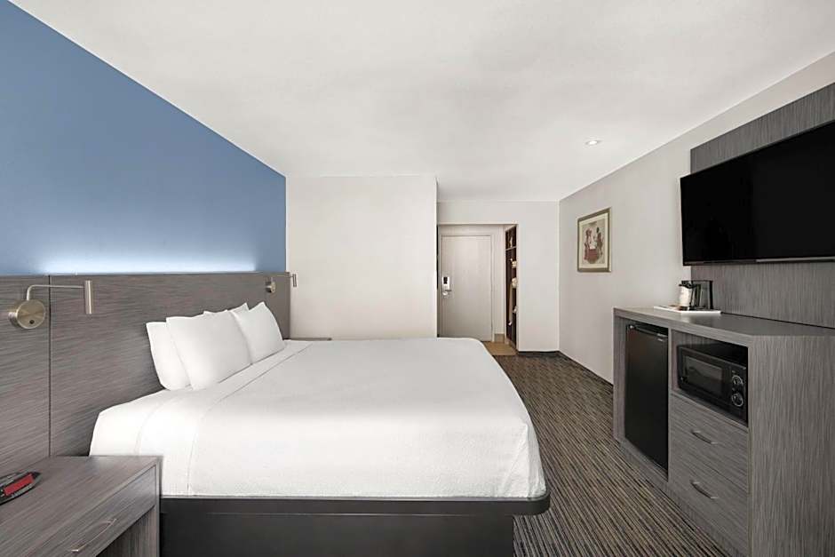 Travelodge Inn & Suites by Wyndham Anaheim on Disneyland Dr