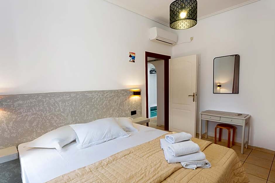 Birds Villa Apartments with Heated Pool - Including Car and Breakfast
