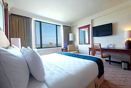 Aryaduta Suite Room